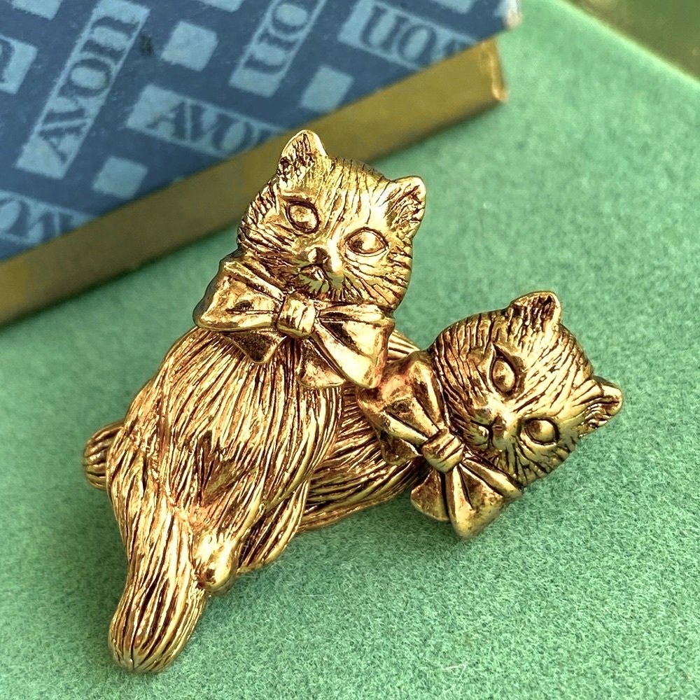 Vintage Avon gold cat earrings